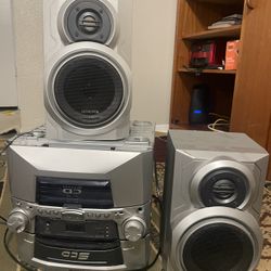 Audiovox Stereo System - 5 CD Changer - Great Condition