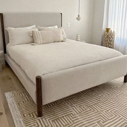 Wooden Post Queen Platform Bed 