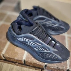 Adidas Yeezy 700 V3 Dark Glow Mens Size 11