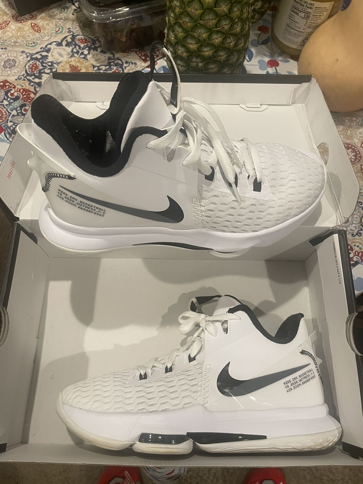 LeBron Witness V Size 10 