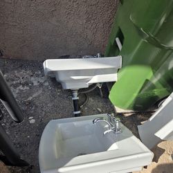 Pedestal Sinks
