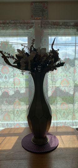Beautiful 3 Foot Tall Vase With Artificial Flowers In Excellent Condition 10 Inches Wide