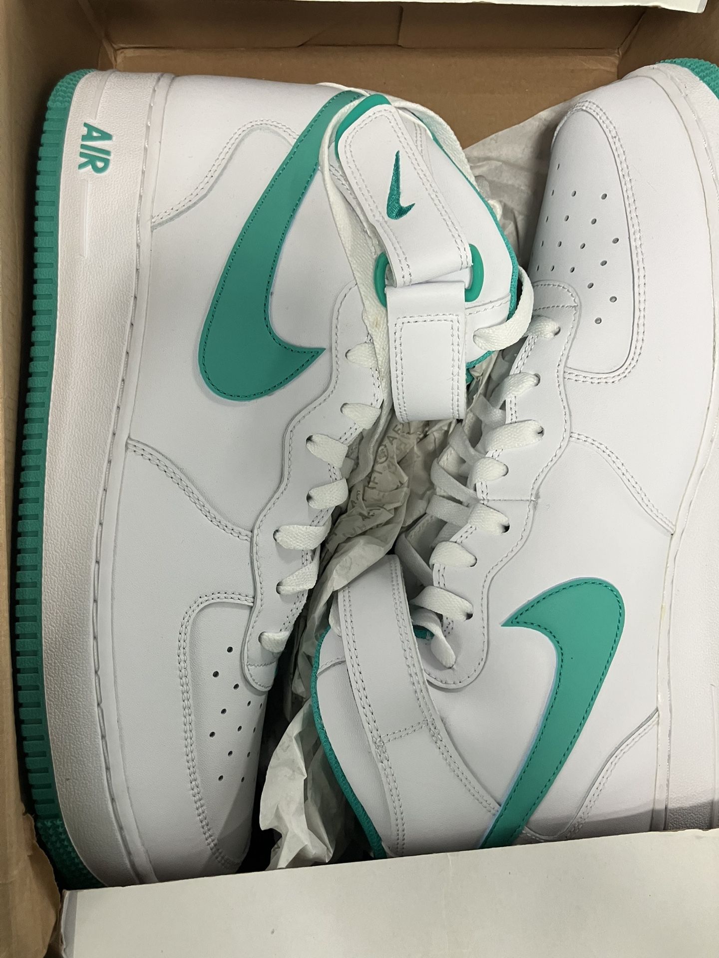 Men’s Nike Air Force Ones Mid