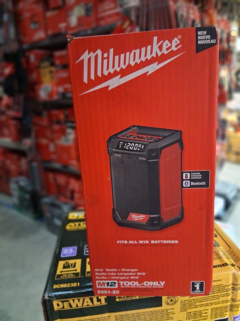 MILWAUKEE M12 BLUETOOTH RADIO