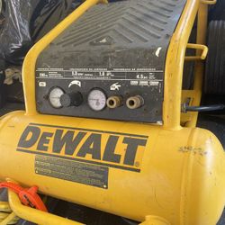 Dewalt Compressor  4.5 Gal  200psi 1.6 Hp