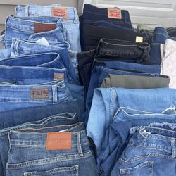 👚 Closet Cleanout – Pay What You Can! 👖