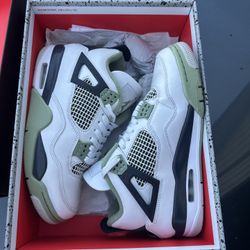 Jordan 4 Seafoam Size 8.5W/7Y