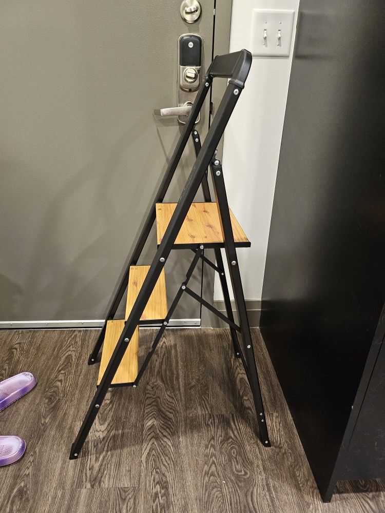 Stepping Stool/ Ladder