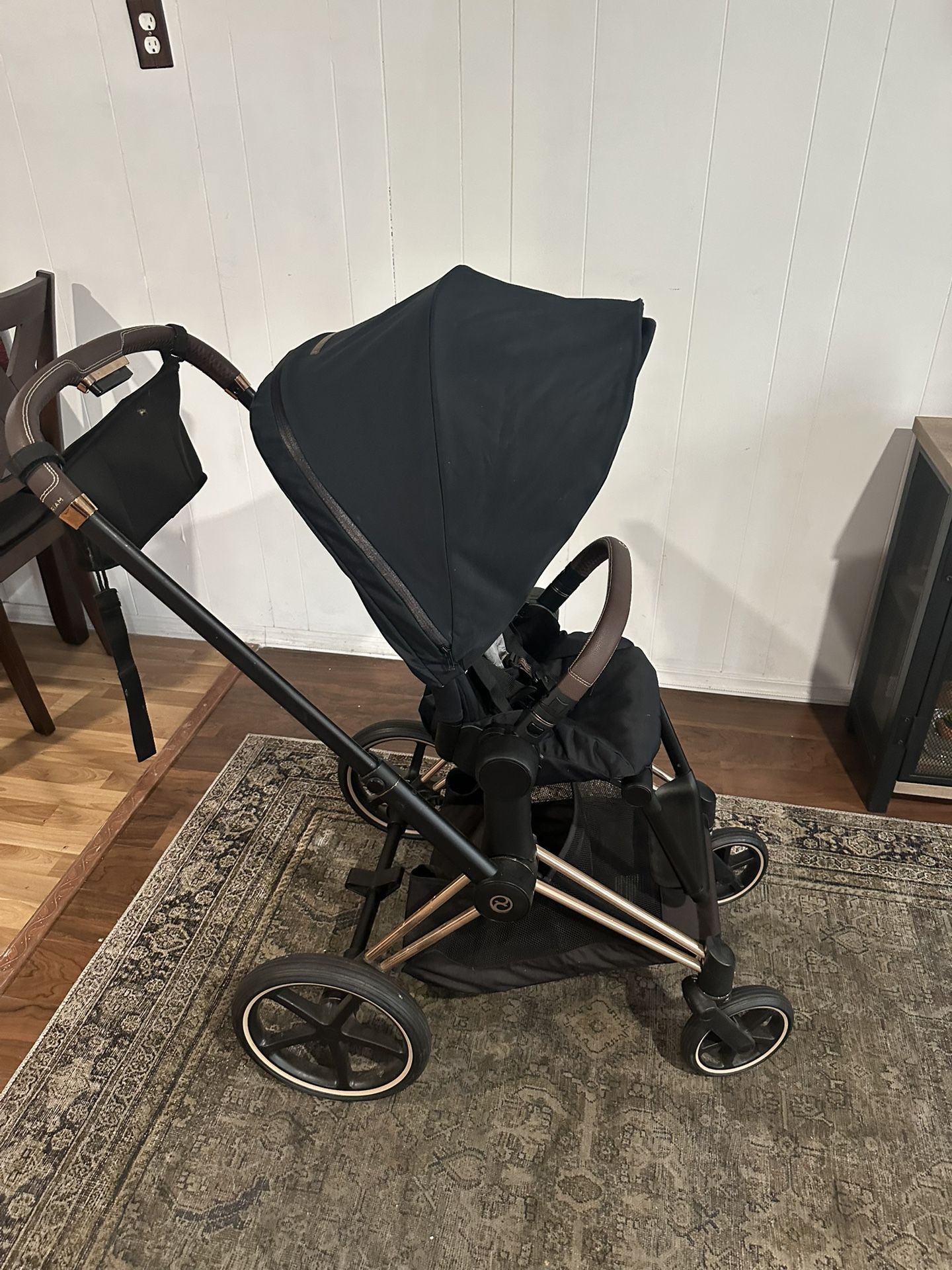 Stroller Para Bebé,, Marca Cybex,,,el Aciento Se Pone Para Atrás Y Para Enfrente, En Buenas Condiciones