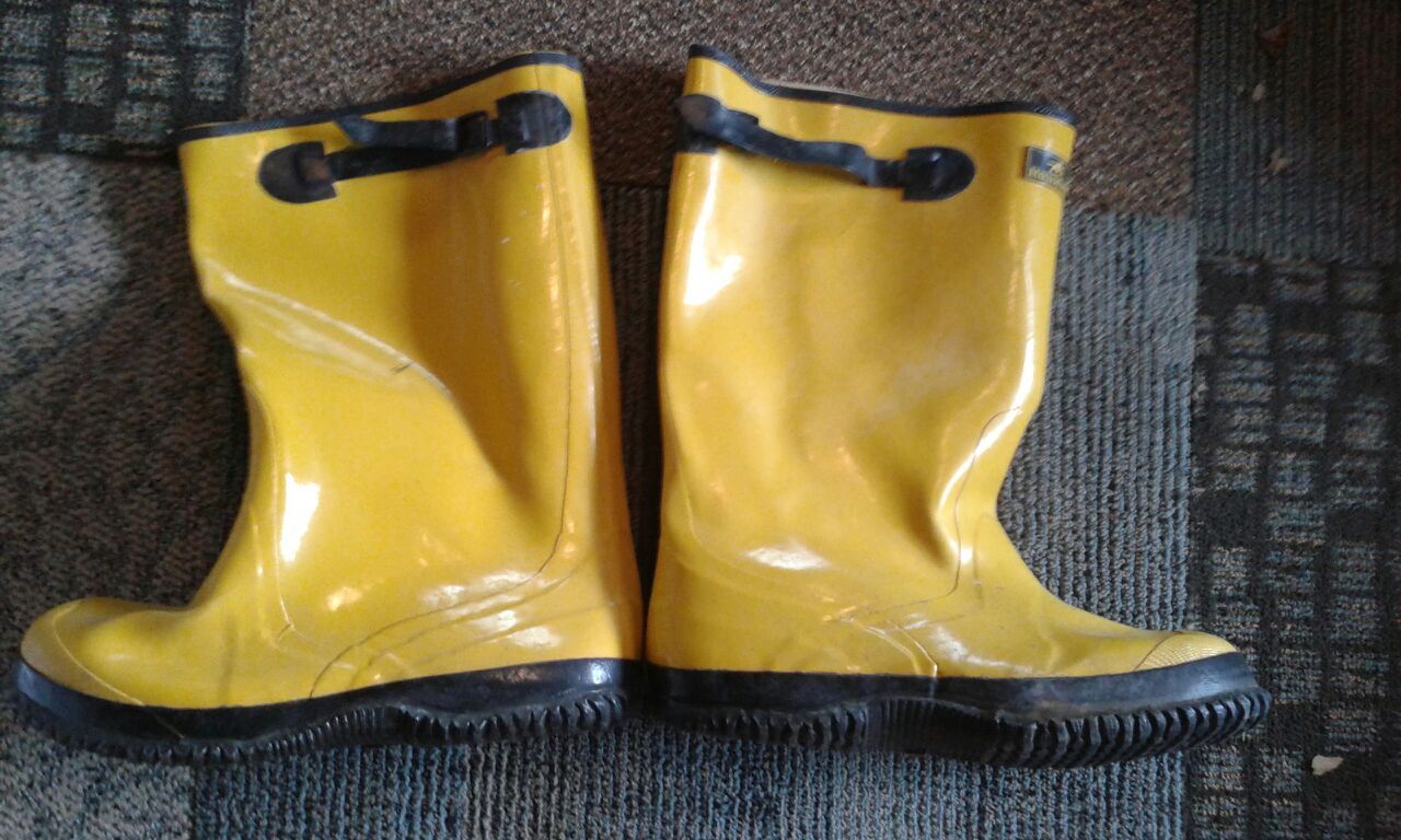 Mens RAINFAIR sz 14 yellow rubber BOOTS