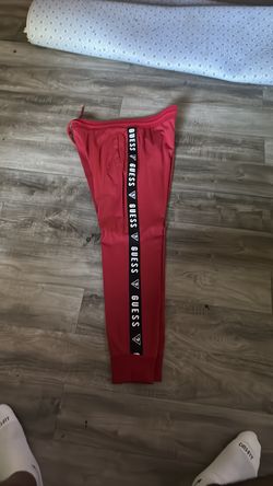 Guess  mens Large Jogger (red & black)