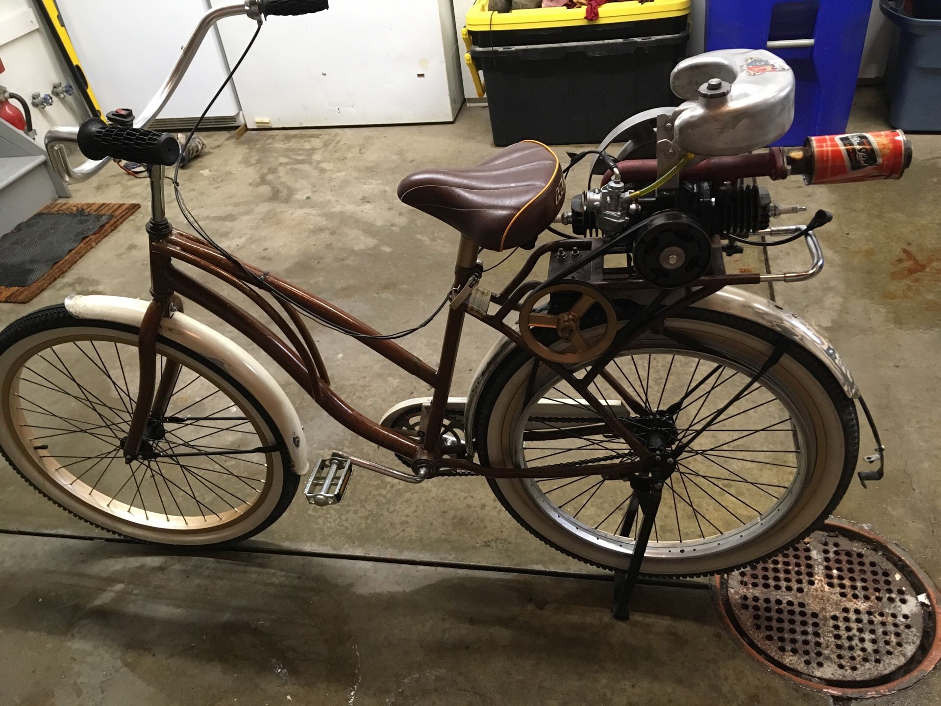 Vintage looking bike with 1940s gas powered Maytag motor