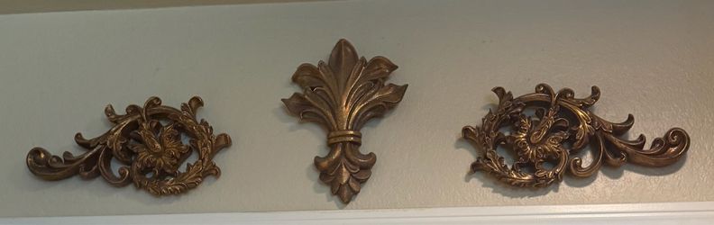 Hickory Manor House Style Gold Leaf Flourish Wall / Door Toppers – Set of 3