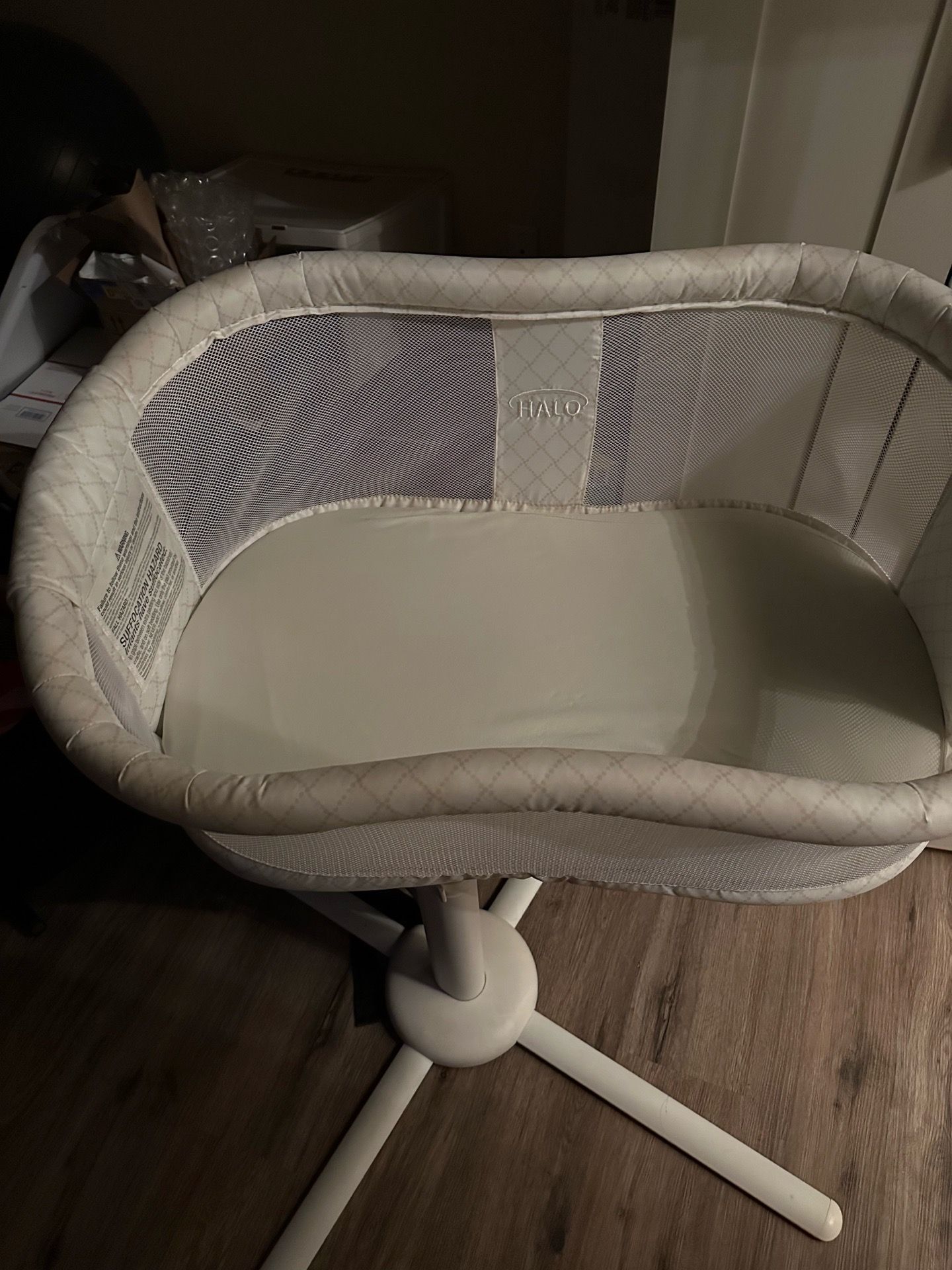 Halo 360 swivel bassinet