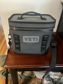 Yeti Hopper Flip 8