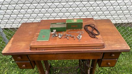1949 VINTAGE SINGER SAWING MACHINE