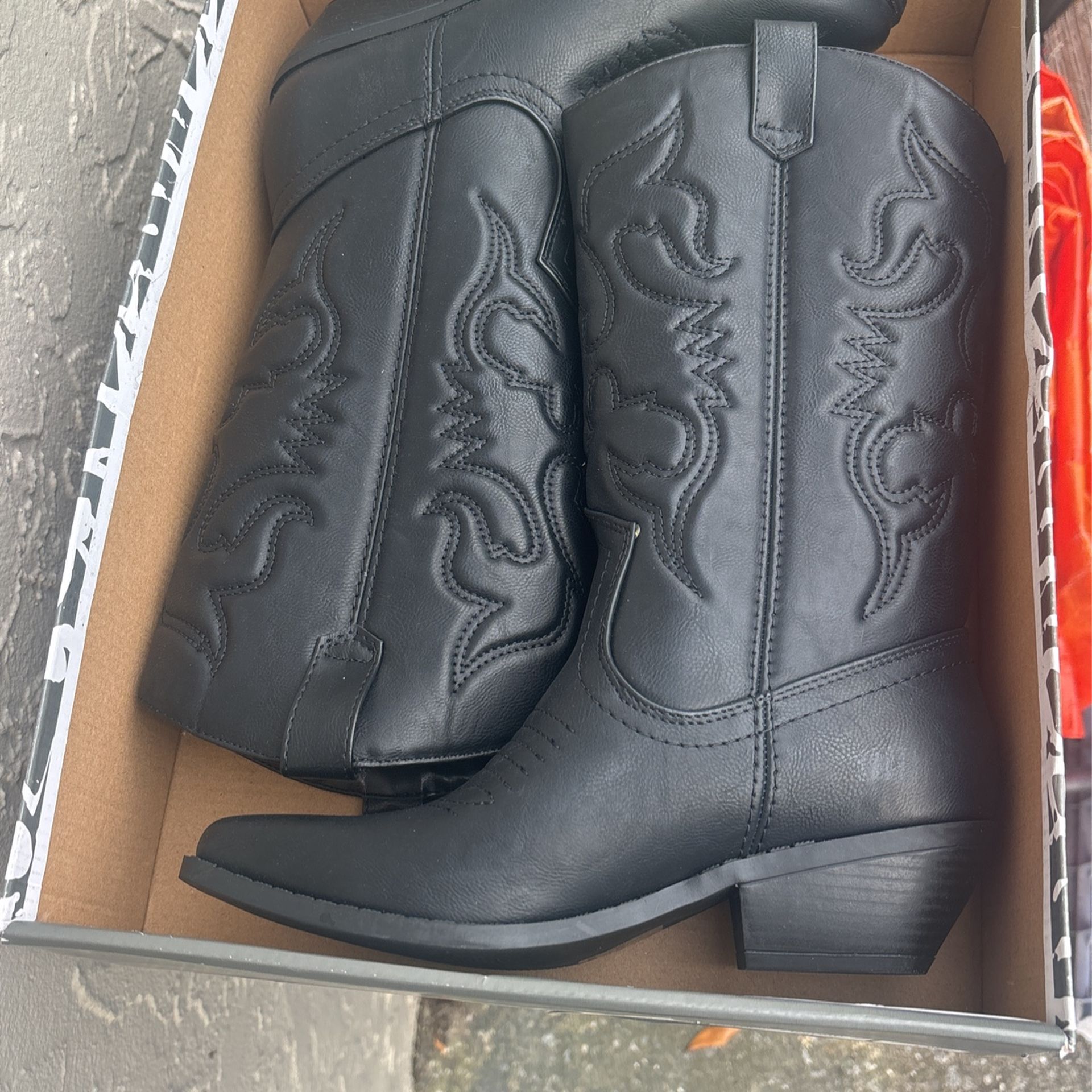 Soda Black Cowboy Boots