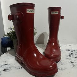 Hunter Red Cherry Shorts Boots Women Size 5