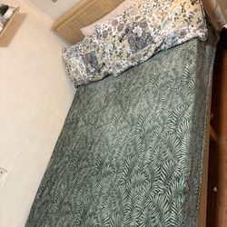 Bed / Mattress / Frame