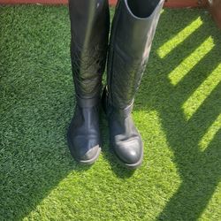 Women Boots Size 6