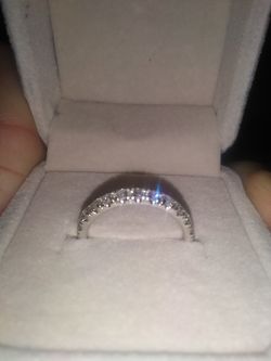 14k. 1.0 kt size 7 Wedding Ring 12 Diamonds Total