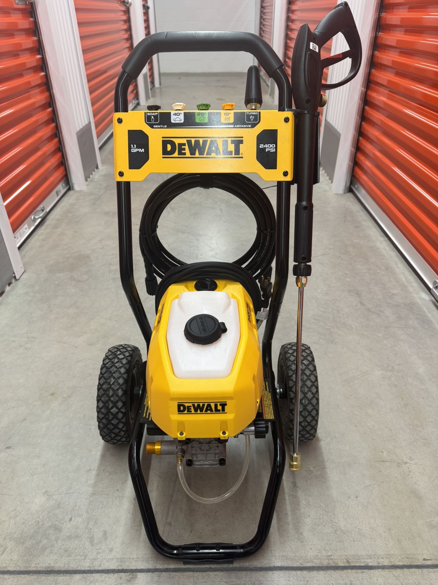 DEWALT 2400 PSI 1.1 GPM Cold Water Electric Pressure Washer
