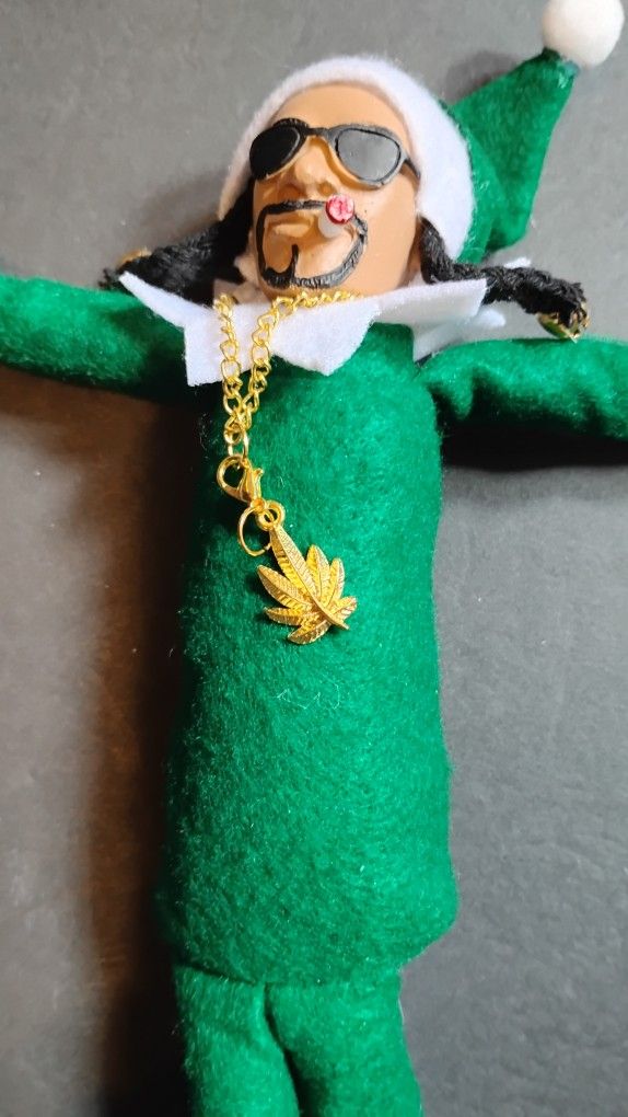 Snoop on the stoop New
