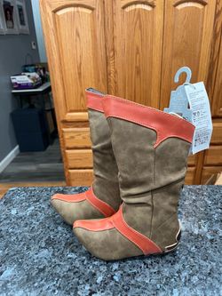 Disney Kids Brown Raya Last Dragon Costume Zip Up Size 9 / 10 Dress Up Boots.  Brand new with tags