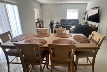 Rooms To Go table