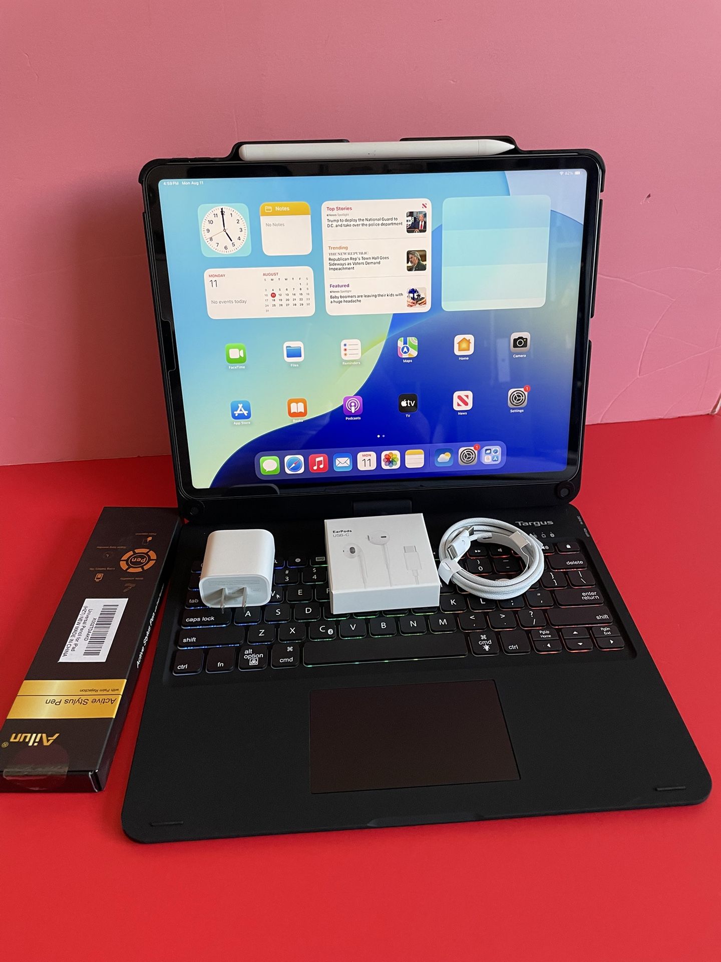 Apple IPad Pro 12.9” 4th Generation (2020 Model/ Face ID/Liquid Retina) 256GB with pen, keyboard & Accessories