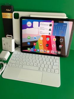 Apple IPad Air 5th Generation (10.9” Liquid Retina/ M1 chip / 2022 Model) 64GB with pen, keyboard case & Accessories (256gb $479)