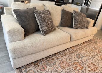 Gorgeous "Like New" Ashley Furniture Sofa