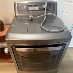 Lg Dryer In Like New Condition 