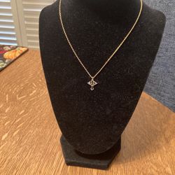 Gold Tone Chain With Pendant