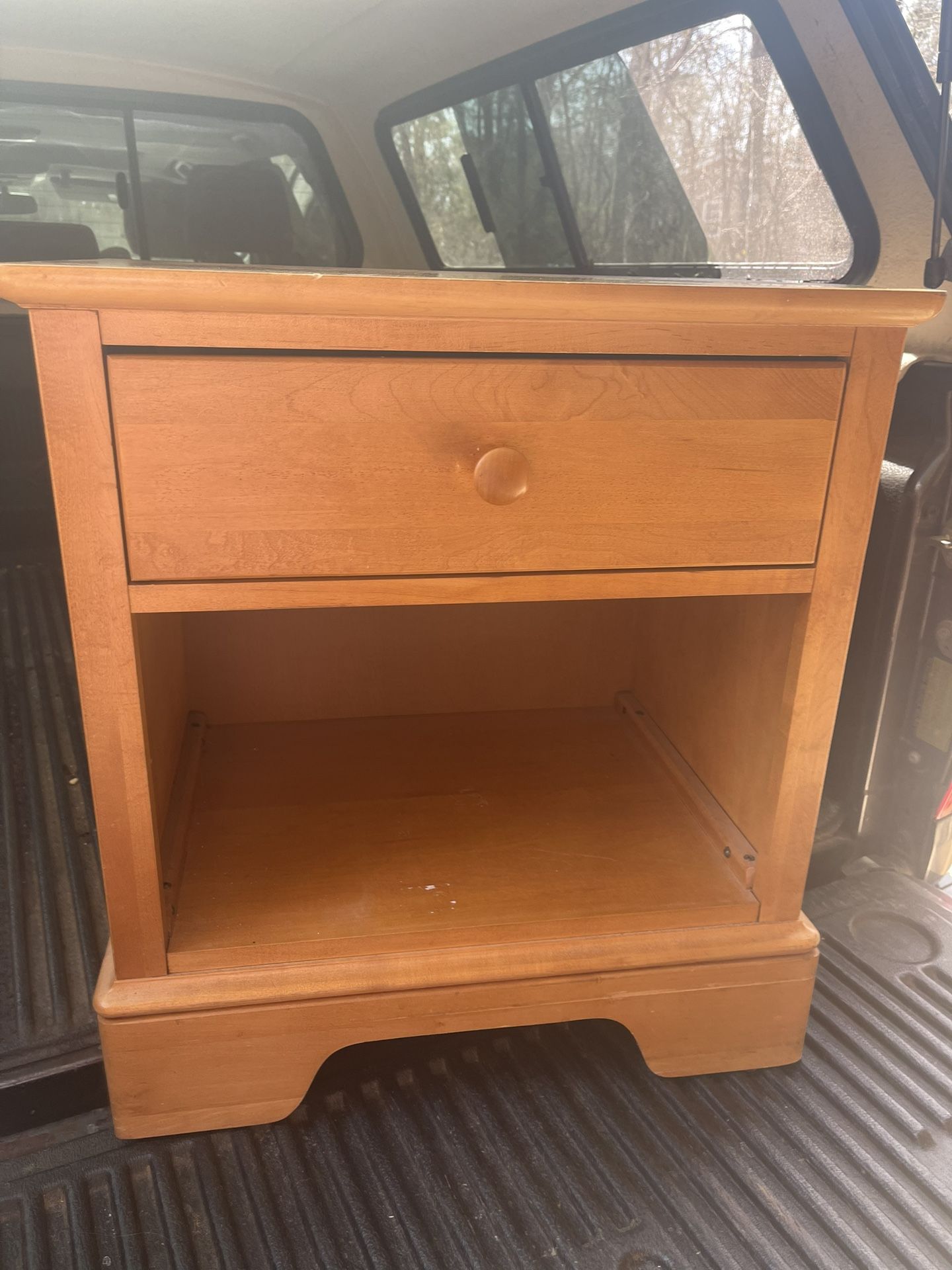 End Table/Bedside Table
