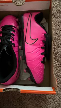 Pink nike soccer cleats size 4Y