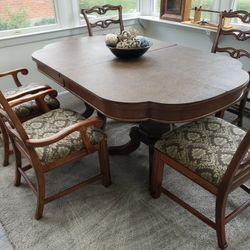 Dining Room  Table And 6 Chairs. $470