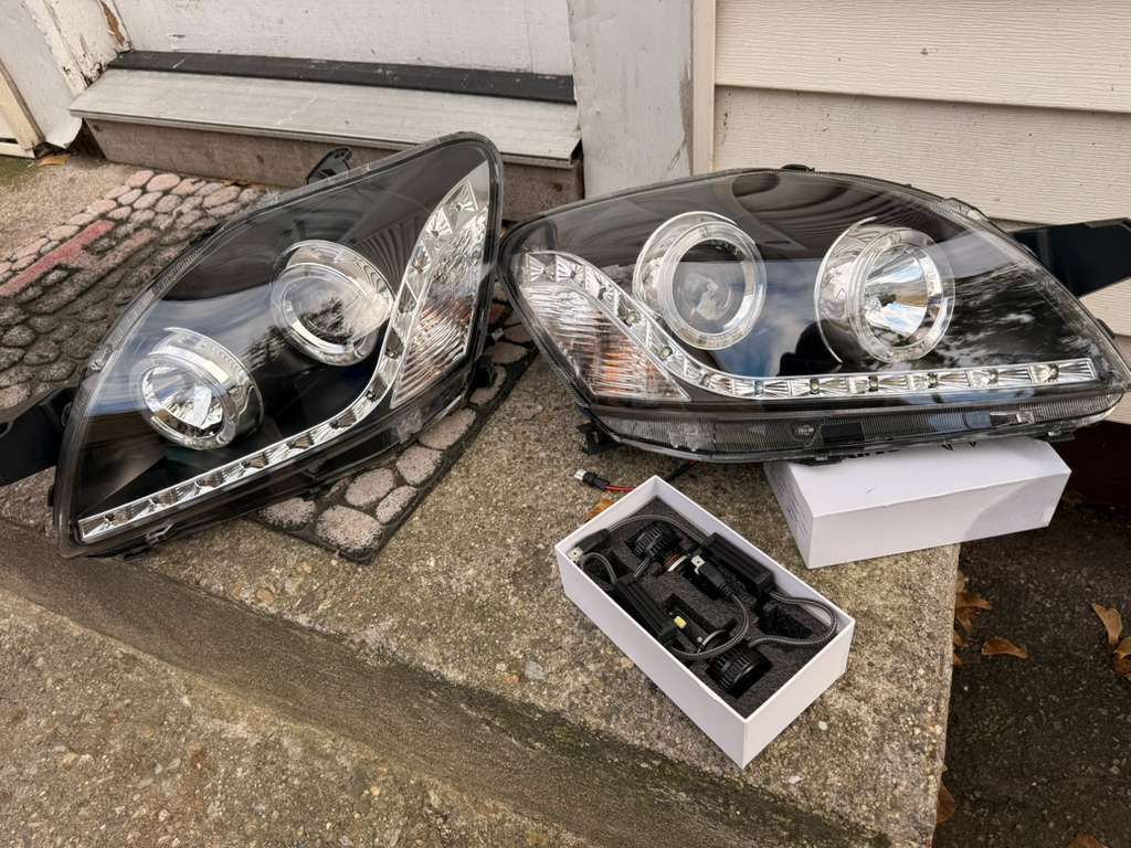For Sale Headlights Toyota Yaris 2005 2013