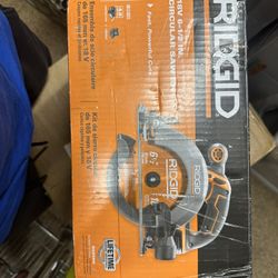 RIDGID 18V SubCompact Brushless Cordless 6-1/2 in. Circular Saw Kit.  