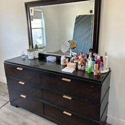 Mirrored dresser and 2 Nightstands 