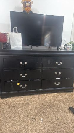 Black dresser and nightstands set