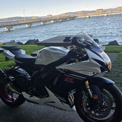 2025 Suzuki GSXR750 Clean Title Low Miles 