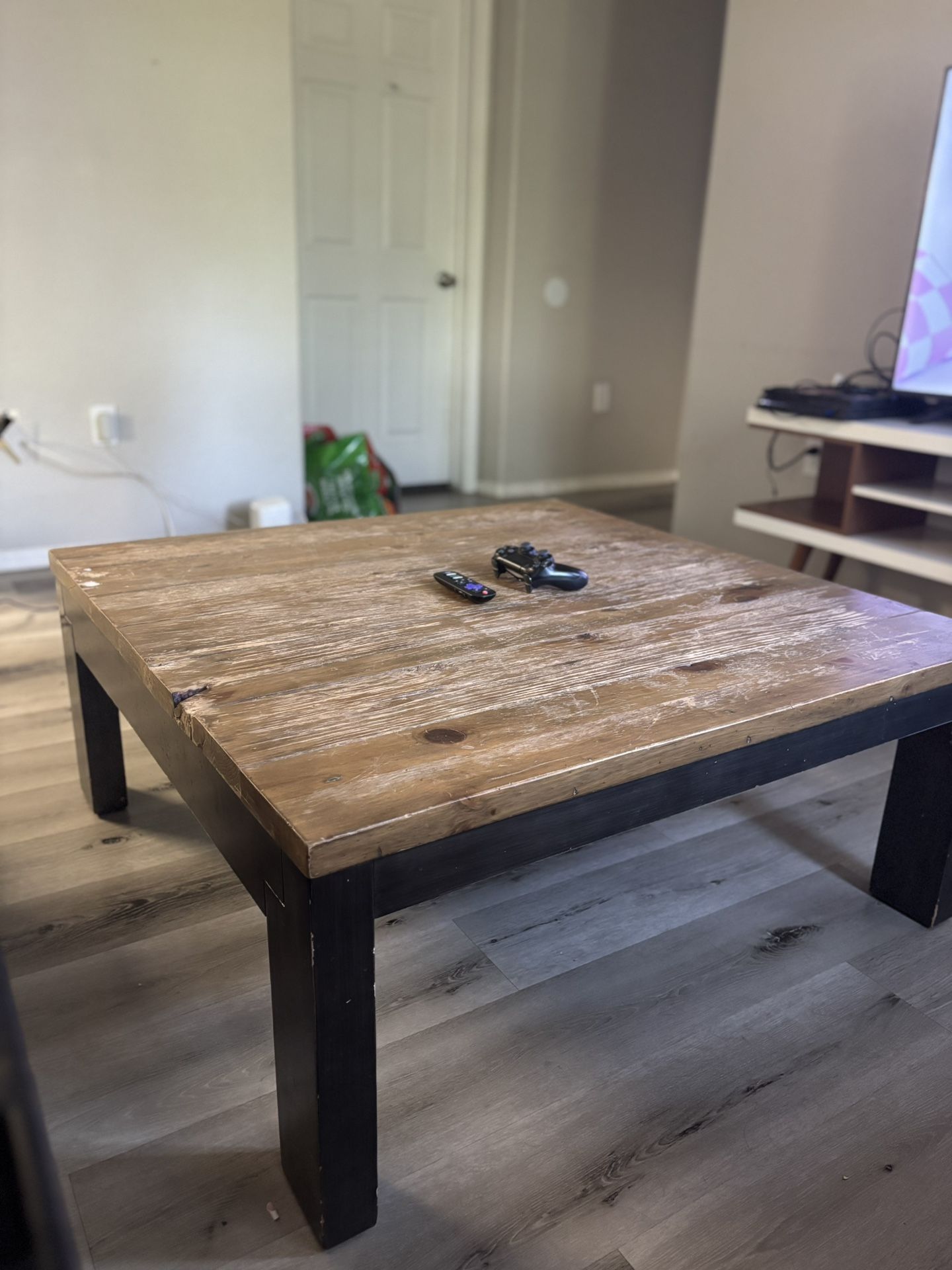 COFFEE TABLE