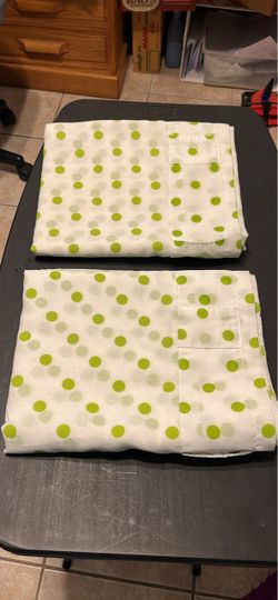 Brand new set of curtains. Long 96 inch ( 8 feet).width 60 inch (5 feet’s)