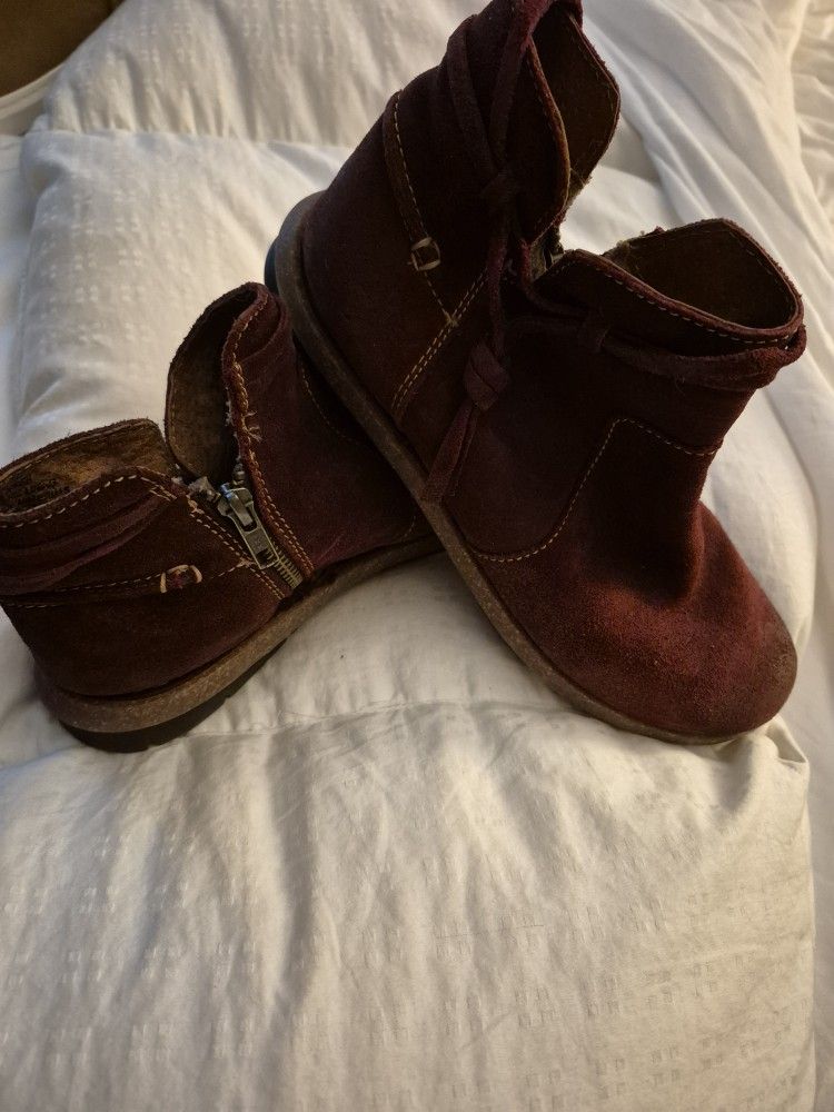 Female boots leather SIZE 9.5