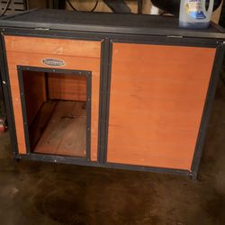 Retriever Lodge-Style Outdoor Wooden Dog House with Steel Frame