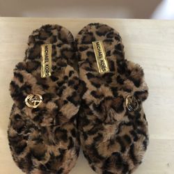 New Michael Kors Leopard Print Fuzzy Slippers Size 10 Clinton Township