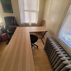 L Shaped Desk. Good Condition. 