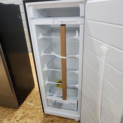 NEW 56-in High Vissani
7.1 cu. ft. Upright Freezer or Refrigerator Depending on Setting Garage Ready