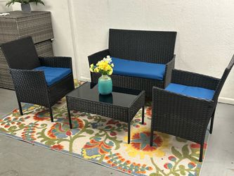New inbox patio set with cushions (we finance and deliver)